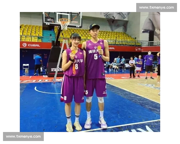 杨瀚森选秀西装暗藏甜蜜密码!疑似女友曝光,青梅竹马清纯般配 杨瀚森选秀西装暗藏甜蜜密码!疑似女友曝光,青梅竹马清纯般配